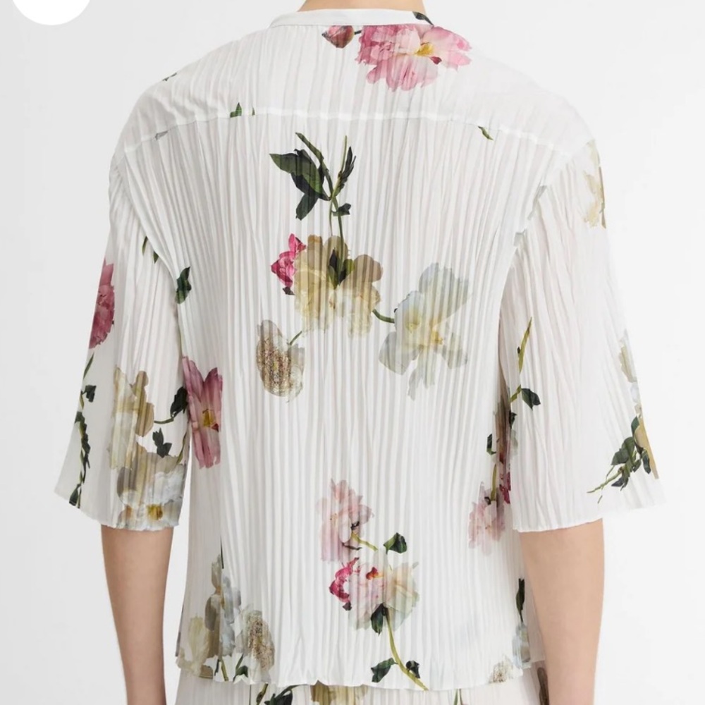 Vince Wilted Peony top NWT size med - Picture 9 of 9